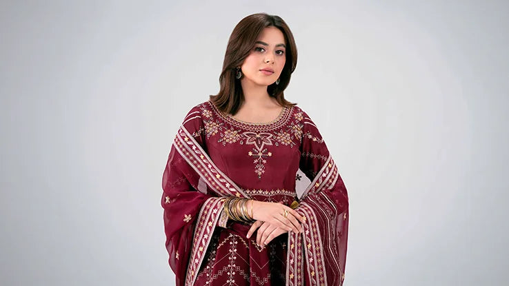Timeless Grace: Choosing the Perfect Traditional Festive Wear