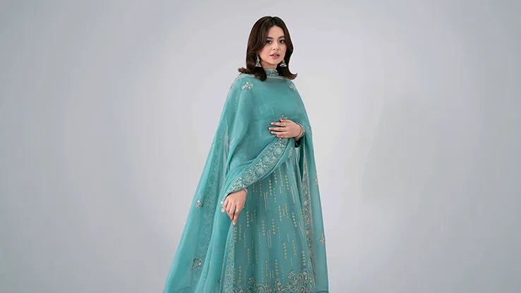 Curating Elegance: What to Look For When Shopping Pakistani Dresses Online