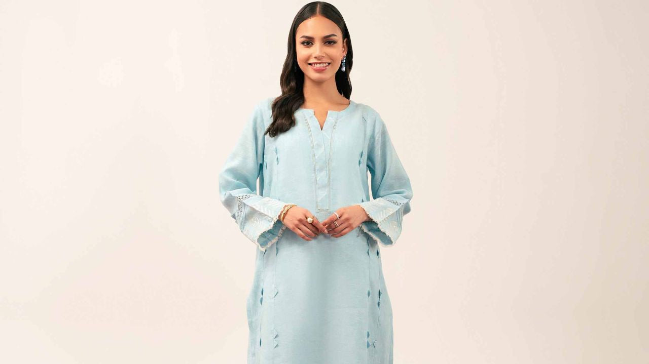 Iconic Minimalist Suits To Love This Season