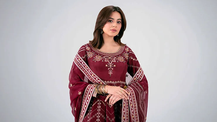 Timeless Grace: Choosing the Perfect Traditional Festive Wear