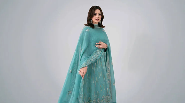Curating Elegance: What to Look For When Shopping Pakistani Dresses Online